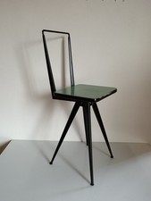 Piccola sedia con struttura