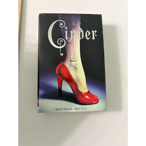 Cinder marissa meyer - marissa,
