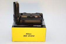 Nikon MB-D100 battery pack per