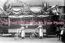 BK 1153 - Decorated Float In