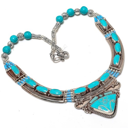 Collana con pietre preziose
