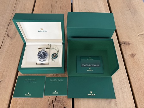 Rolex submariner date - rolex,