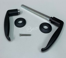 COPPIA DI MANIGLIA + VITE PER FISSAGGIO COLORE NERO SATINATA LUNGH ASTA 11 CM 