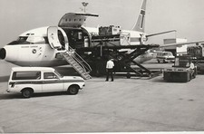 aereo di linea in carico