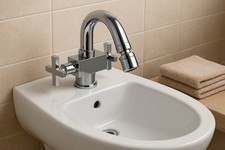 Rubinetto per bidet moderno in