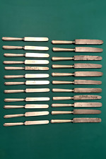 Servizio di coltelli antichi