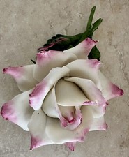 Rosa Con Bocciolo In Pregiata Porcellana Capodimonte