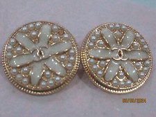 chanel 2 bottoni tono oro