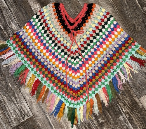 Poncho scialle con frange