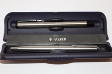 due penne stilografiche parker