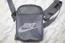 BORSELLO NIKE PER CELLULARE