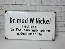 insegna  smaltata  tedesca con scritte in rilievo.