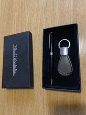 Penna a sfera e portachiavi in