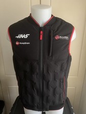 MONEYGRAM HAAS F1 TEAM ISSUE GILET IMBOTTITO UOMO LARGE STAGIONE 2023 NUOVO CON SCATOLA - ULTIMO
