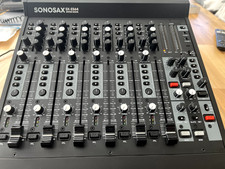 Sonosax SX-ES64 con 6 moduli EQ e ADC con custodia personalizzata Peli 1550