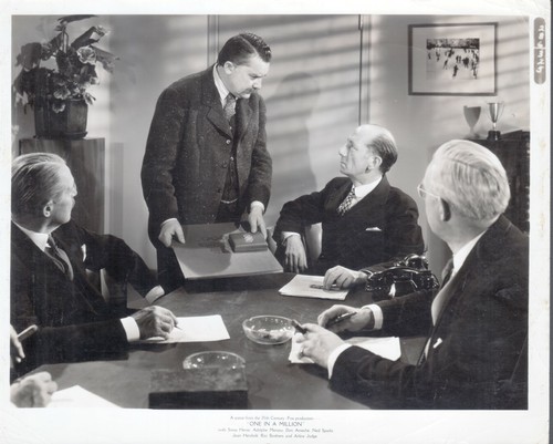 Uno milione foto - su, (1936)