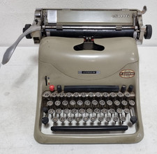 Macchina da scrivere Olivetti