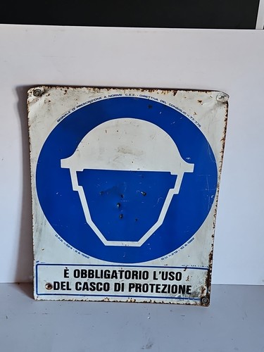 Obbligatorio uso del - È, l'uso