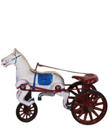 Giocattolo cavallino con biga