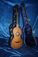 Vecchia chitarra, pronta da