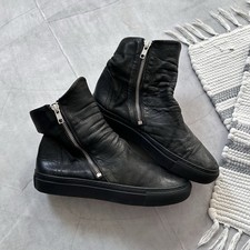 Sneakers gotiche con cerniera