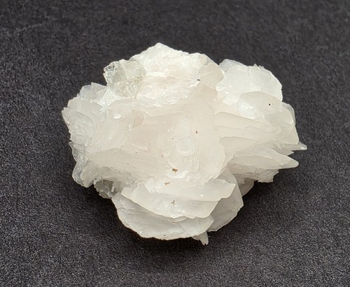 Petal calcite - calcite, (reattiva