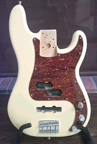 Corpo basso fender - corpo,