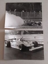GILLES  VILLENEUVE  SU FERRARI   2 FOTOGRAFIE ORIGINALI D'AGENZIA  18 X 24 CM