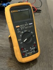 Multimetro digitale
