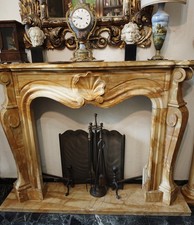 Cornice per Camino Classico in Stile Luigi XV In Marmo di Siena 