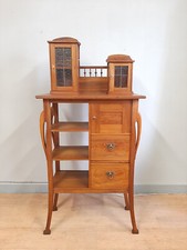 Style Liberty - meuble étagère art nouveau en merisier, vers 1900-10