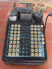calcolatrice meccanica vintage