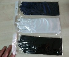 1 paio di guanti bianchi in