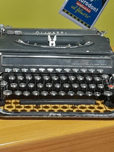Macchina scrivere olivetti - da,