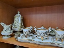 N°2 servizi completi di tazzine da caffè di ceramica di Capodimonte