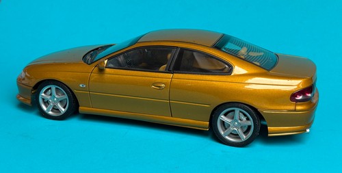 Autoart 73432 holden - 1:18,