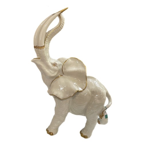Villari statua elefante con - statua,