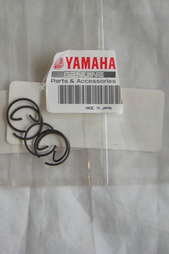 Yamaha rd400 piston circlips - rd400,