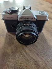 fujica stx1 , scatta e si carica , piccole parti mancanti 