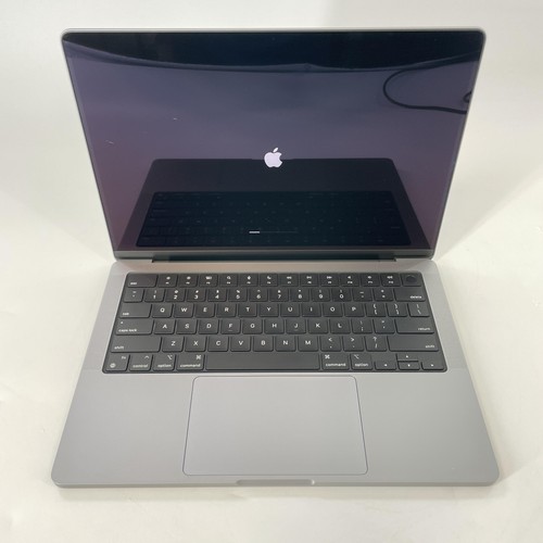 Macbook pro grigio - nov, 2023