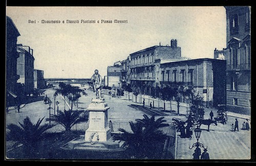 Bari monumento niccolò - a,