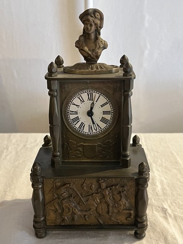 Antico orologio con carillon