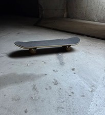 ? Skateboard Snakeboard a Due Carrelli Rotanti – Design Fiamme Rosso/Nero