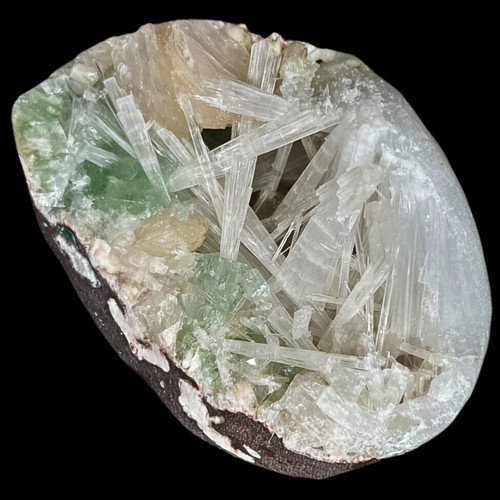 Scolecite naturale con