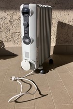 Radiatore elettrico a olio con rotelle pieghevoli DeLonghi - 2000W (con rotelle)