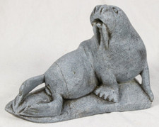 Scultura Peter Tuki tricheco