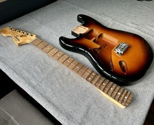 SQUIER STRATOCASTER BY FENDER AFFINITY CORPO E PALETTA COLLO CHITARRA ELETTRICA