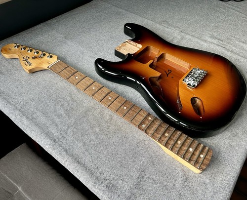 Squier stratocaster fender - by,