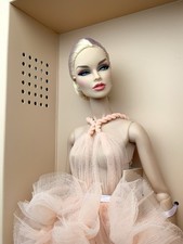 ETHEREAL BEAUTY Vanessa