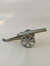 Vecchio cannone antico vintage